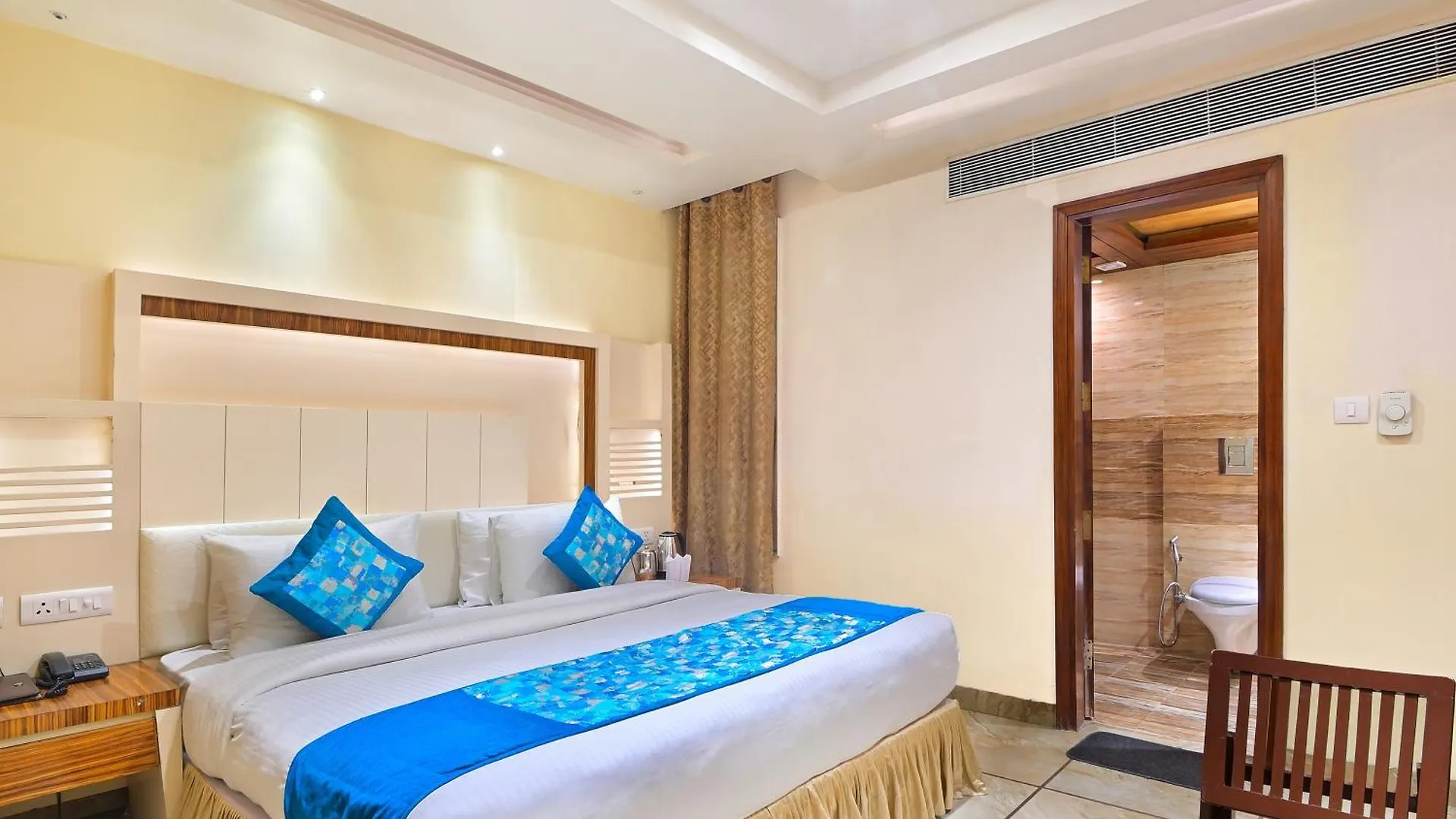 *** Отель Hari Piorko Inn - Just A Min Away From New Delhi Railway Station Индия